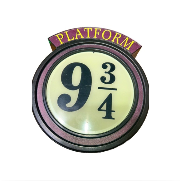 Harry Potter Platform 9 3/4 Night Lamp - Illuminate Your Wizarding World - Picture 4 of 5